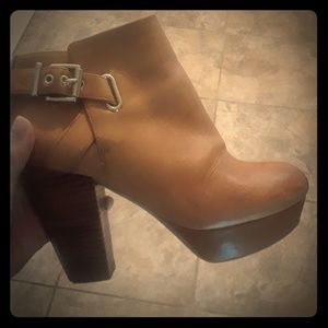 Gianni Bini Tan leather booties